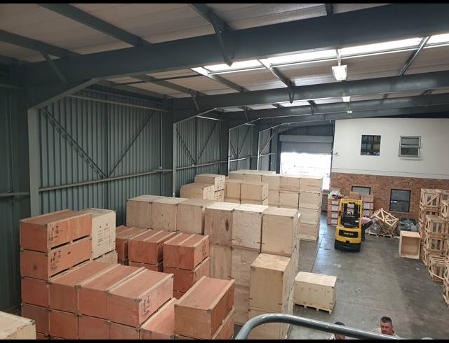 1,030M² WAREHOUSE FOR SALE IN TUNNEY